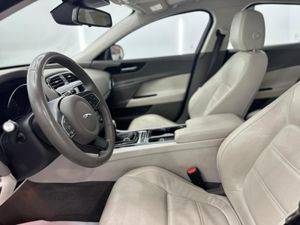 Jaguar XE 2.0 AJ200D Diesel RWD 180cv Portfolio Nacional - 84.000Km  - Foto 9