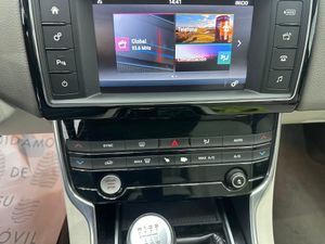 Jaguar XE 2.0 AJ200D Diesel RWD 180cv Portfolio Nacional - 84.000Km  - Foto 18