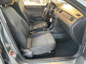 Skoda Rapid 1.2 MPI 75cv Active Nacional - 183.000Km  - Foto 8