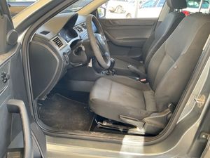 Skoda Rapid 1.2 MPI 75cv Active Nacional - 183.000Km  - Foto 5