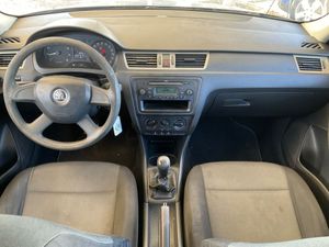 Skoda Rapid 1.2 MPI 75cv Active Nacional - 183.000Km  - Foto 6