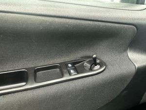 Peugeot 207 Confort 1.4 HDI 70  - Foto 13