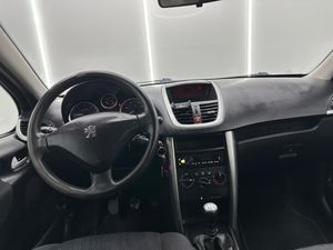 Peugeot 207 Confort 1.4 HDI 70  - Foto 8