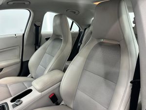 Mercedes Clase CLA CLA 200 CDI AMG Line Nacional 136Cv - 2 años Garantia  - Foto 9