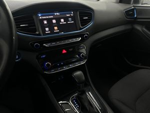 Hyundai IONIQ Híbrido 1.6 GDI 104 kW (141 CV) 6DCT Klass Nav Nacional +Único Propietario+Historial de mantenimiento - 134.000Km  - Foto 20