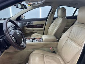 Jaguar XF 3.0 V6 Diésel Luxury  - Foto 9