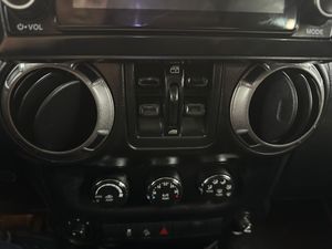 Jeep Wrangler  Wrangler 3.6 V6 Sahara Aut  - Foto 13