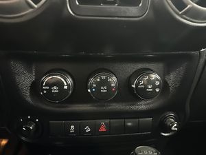 Jeep Wrangler  Wrangler 3.6 V6 Sahara Aut  - Foto 26