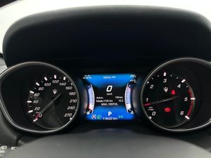 Maserati Levante V6 275 HP D AWD GranLusso  - Foto 6