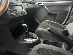 Volkswagen Touran 1.6 TDI 105cv DSG Advance Bmotion Tech  - Foto 32