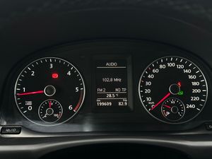 Volkswagen Touran 1.6 TDI 105cv DSG Advance Bmotion Tech  - Foto 8