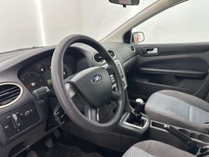 Ford Focus 1.8 TDCi Sport  - Foto 13