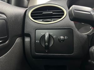 Ford Focus 1.8 TDCi Sport  - Foto 9