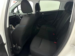 Peugeot 208 5P Signature BlueHDi 73KW (100CV)  - Foto 14