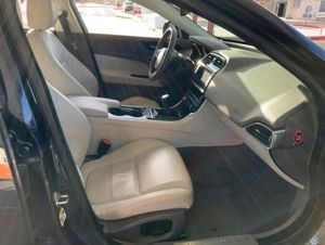 Jaguar XE 2.0 AJ200D Diesel RWD 180cv Portfolio  - Foto 3