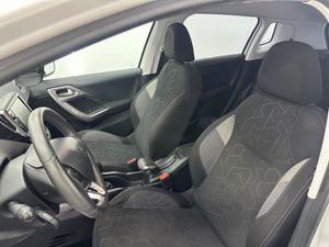 Peugeot 2008 Style 1.2L PureTech 81KW (110CV) S&S ÚNICO PROPIETARIO  - Foto 6