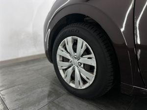 Peugeot 208 5P ALLURE 1.2 VTi 82  - Foto 6
