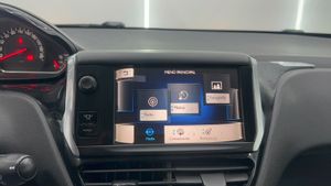 Peugeot 208 5P ALLURE 1.2 VTi 82  - Foto 10