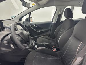 Peugeot 208 5P ALLURE 1.2 VTi 82  - Foto 7