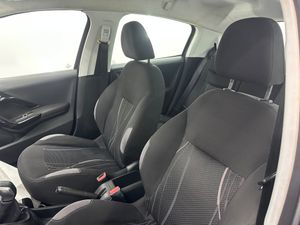 Peugeot 208 5P ALLURE 1.2 VTi 82  - Foto 9