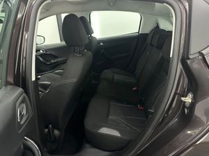 Peugeot 208 5P ALLURE 1.2 VTi 82  - Foto 12