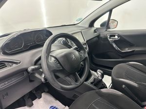 Peugeot 208 5P ALLURE 1.2 VTi 82  - Foto 8
