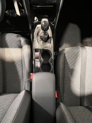 Peugeot 208 Allure HYBRID 100 eDCS6  - Foto 2