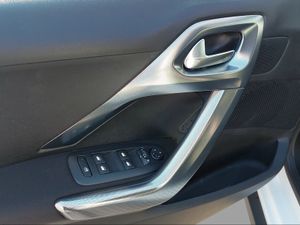 Peugeot 2008 Allure 1.2 PureTech 81KW (110CV)S&S EAT6  - Foto 2