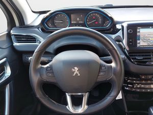 Peugeot 2008 Allure 1.2 PureTech 81KW (110CV)S&S EAT6  - Foto 2