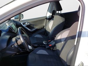 Peugeot 2008 Allure 1.2 PureTech 81KW (110CV)S&S EAT6  - Foto 2