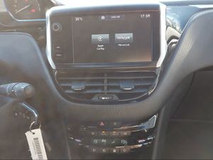 Peugeot 2008 Allure 1.2 PureTech 81KW (110CV)S&S EAT6  - Foto 2
