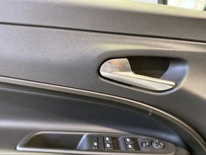 Jeep Avenger 1.2 eHybrid 74kW (100CV) Altitude  - Foto 2