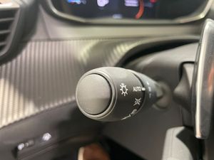 Peugeot 208 Allure HYBRID 110 eDCS6  - Foto 2