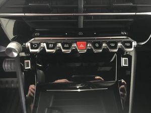 Peugeot e-2008 Eléctrico Allure 156 (115kW)  - Foto 2