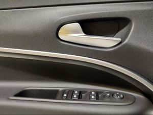 Jeep Avenger 1.2 eHybrid 74kW (100CV) Summit  - Foto 2