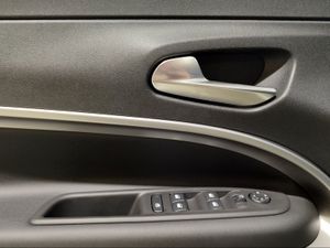 Jeep Avenger 1.2 eHybrid 74kW (100CV) Summit  - Foto 2