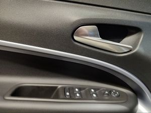 Jeep Avenger 1.2 eHybrid 4xe 145CV T. North Face  - Foto 2