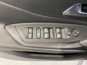 Peugeot 308 5P First Edition Eléctrico 115kW (156CV)  - Foto 2