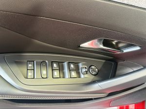 Peugeot 308 5P Allure Hybrid MHEV 145 e-DCS6  - Foto 2