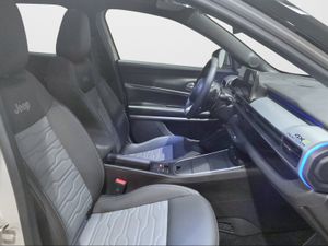 Jeep Avenger 1.2 eHybrid 4xe 107kW (145CV) Overland  - Foto 2