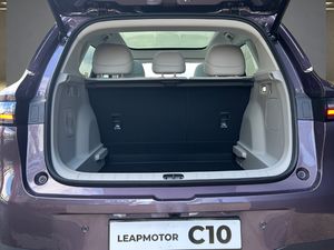 Leapmotor B10  B10 BEV 67.1kWh  Auto DesignProMax  - Foto 7
