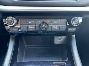 Jeep Compass  4Xe 1.3 PHEV 140kW(190CV)  AT AWD Limited  - Foto 18