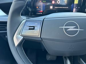 Opel Frontera  1.2T XHT Hybrid eDCT6 107kW GS  - Foto 16