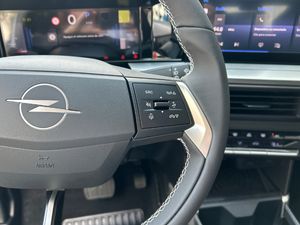 Opel Frontera  1.2T XHT Hybrid eDCT6 81kW GS  - Foto 18
