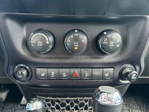 Jeep Wrangler  3.6 V6  Auto Sahara  - Foto 23