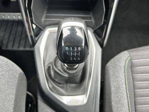 Peugeot 2008   Gasolina 100 S&S 6 Vel. MAN Allure  - Foto 15