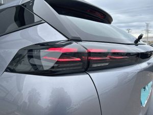 Peugeot 2008   Gasolina 100 S&S 6 Vel. MAN Allure  - Foto 19