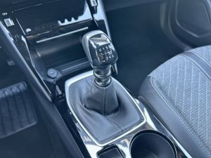 Peugeot 2008   Gasolina 100 S&S 6 Vel. MAN Allure  - Foto 15