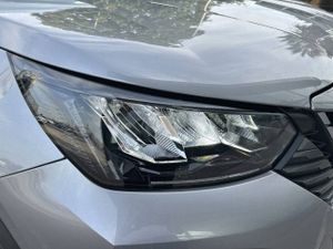 Peugeot 2008   Puretech 130 S&S EAT8 Allure  - Foto 17