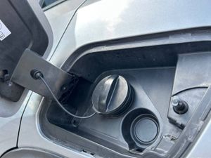 Peugeot 2008  N2008  Hybrid 136 eDCS6 Allure  - Foto 32